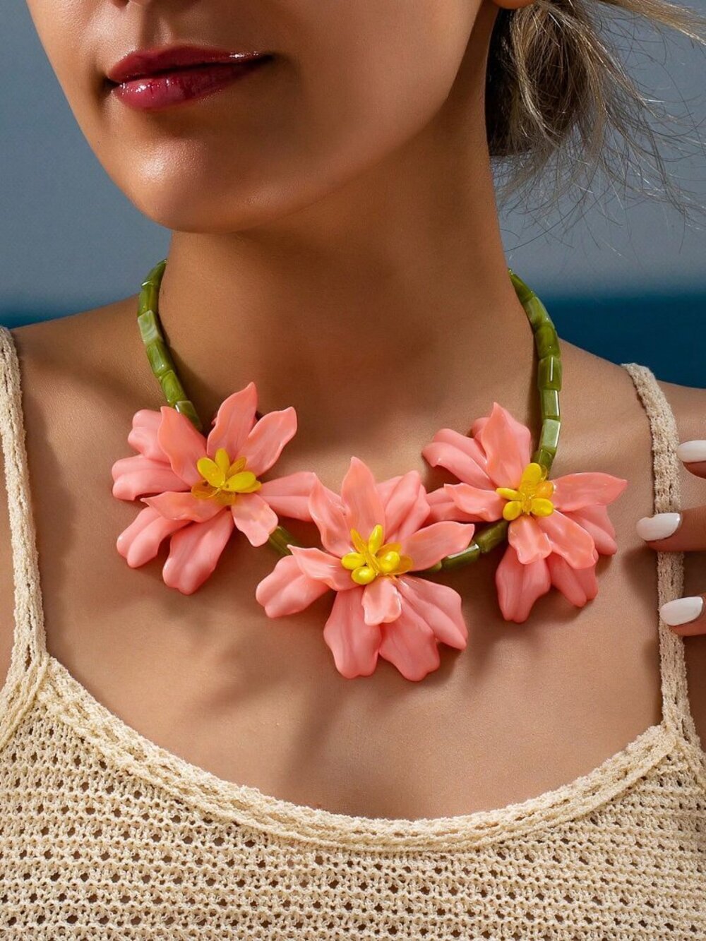 Elegant Women's Exaggerated Floral Beaded Pendant Necklace